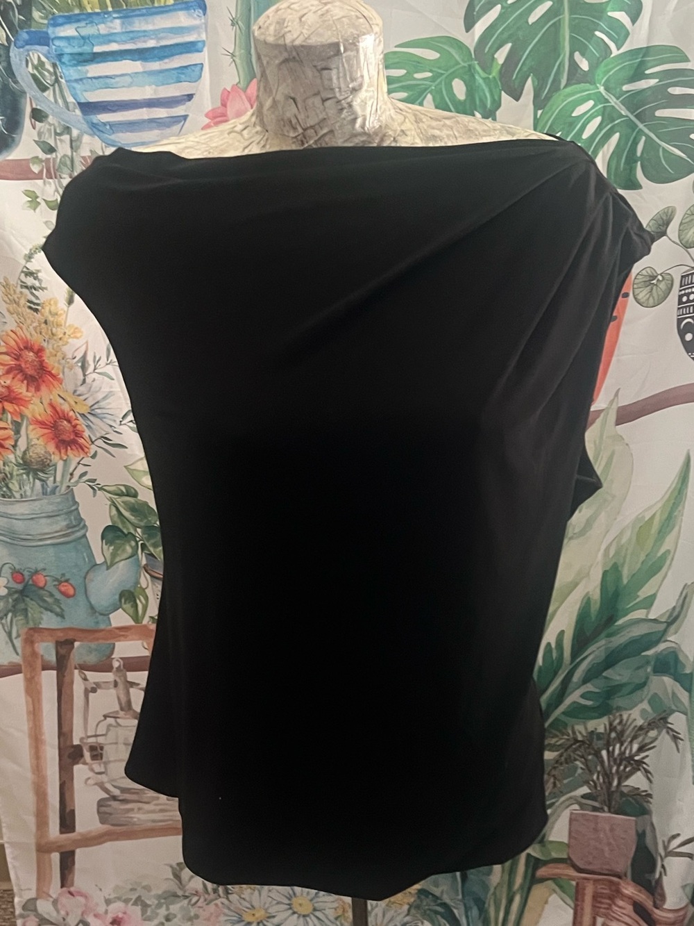size XL Asymmetrical tank by Melanie Lyne